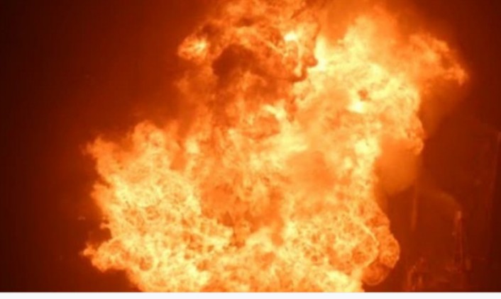 Hyderabad-Bengaluru Bus Catches Fire Following Collision With a Motorcycle; Revives Memories of Deadly 2013 Accident 1 Hyderabad-Bengaluru Bus Catches Fire Following Collision With a Motorcycle; Revives Memories of Deadly 2013 Accident